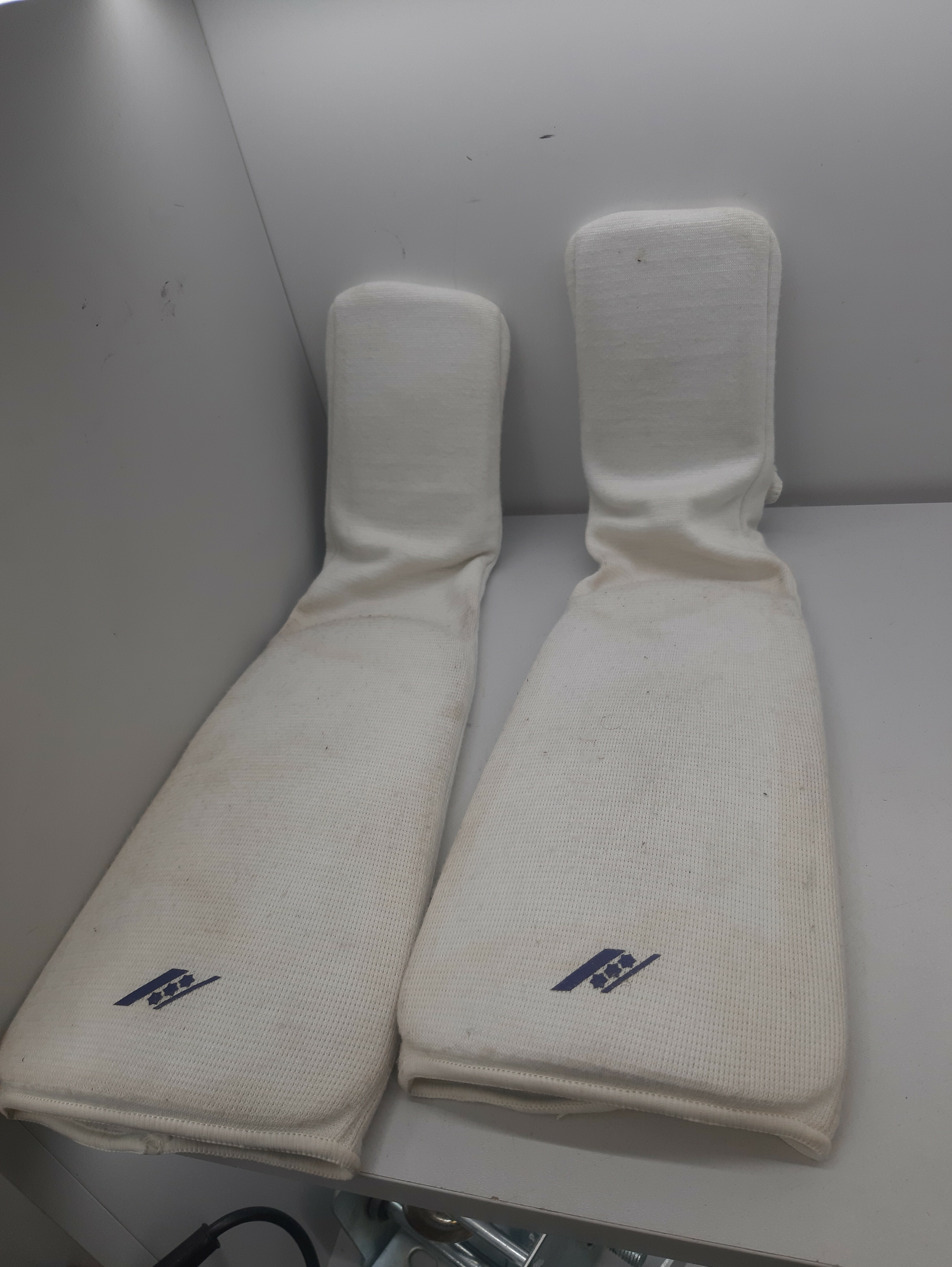 ochraniacze-do-krav-magi-sambo-biale-okrzei-8-bystrzyca-klodzka