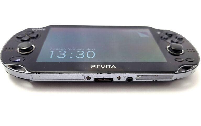konsola-sony-ps-vita-pch-1003-opis-stan-uzywany