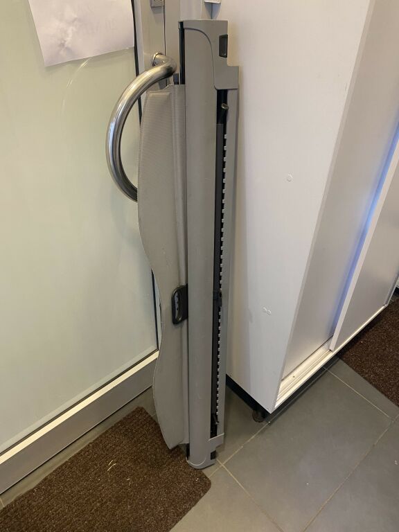 roleta-bagaznika-bmw-e46-kombi-70-27-394-stan-11323-2