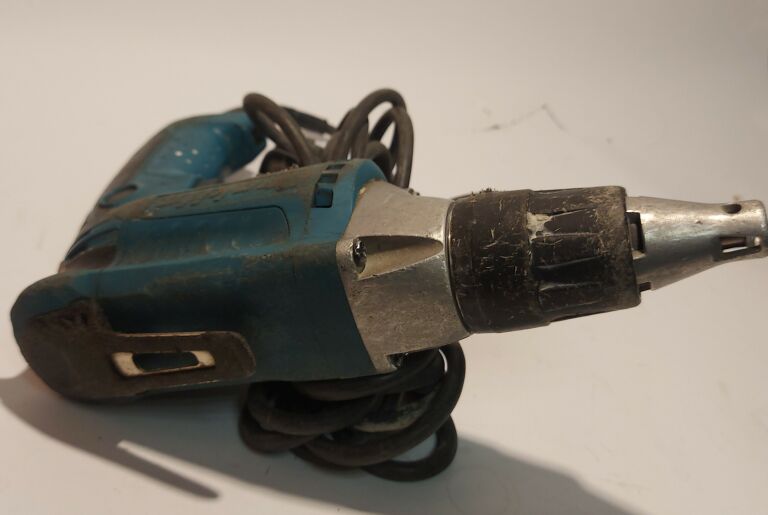 wkretarka-do-plyt-gk-gk-regipsow-makita-zasilanie-sieciowe