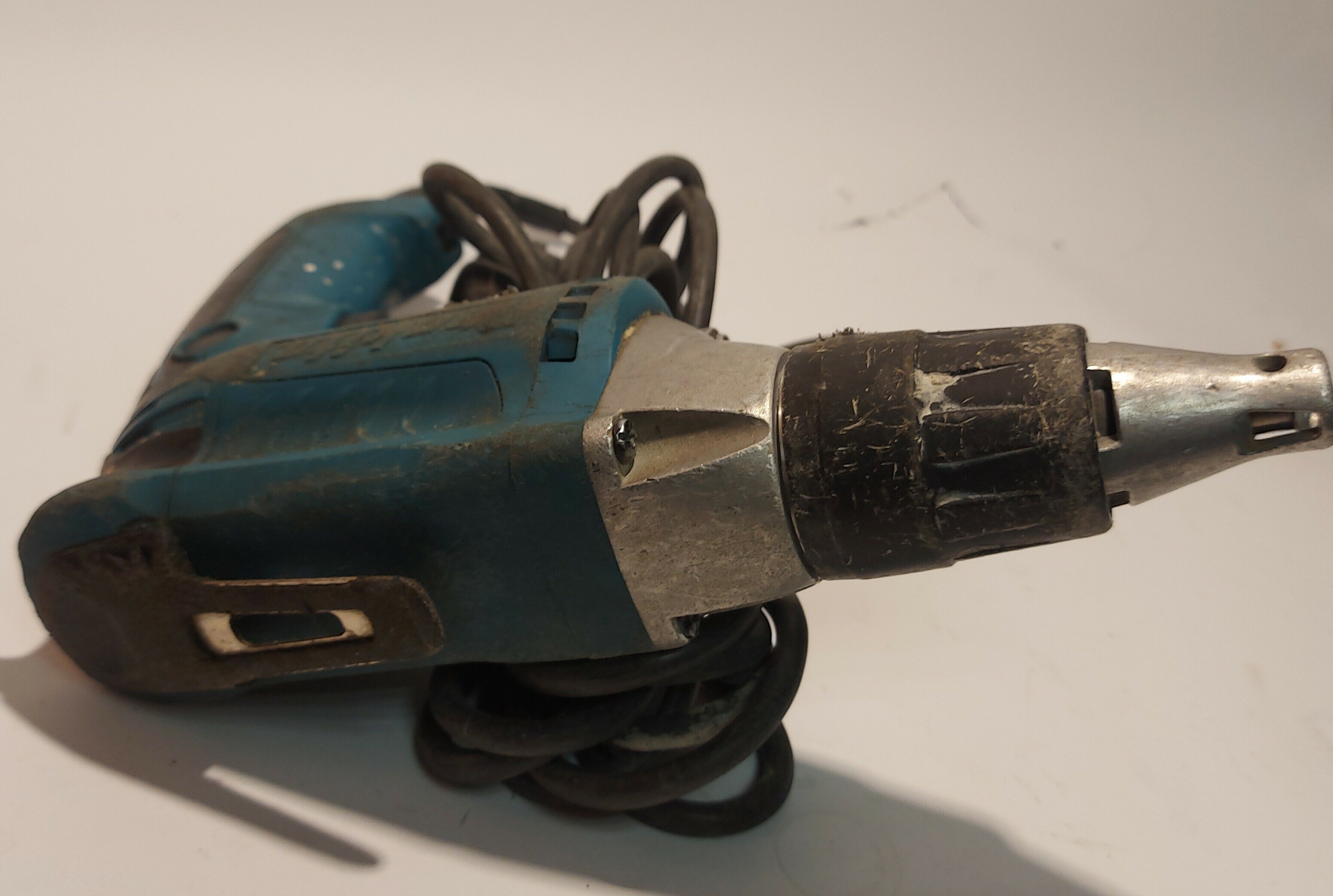 wkretarka-do-plyt-gk-gk-regipsow-makita-zasilanie-sieciowe