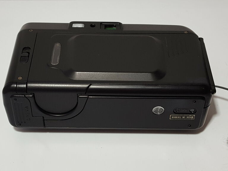 aparat-exakta-dx-auto-flash-etui-model-dx-auto-flash