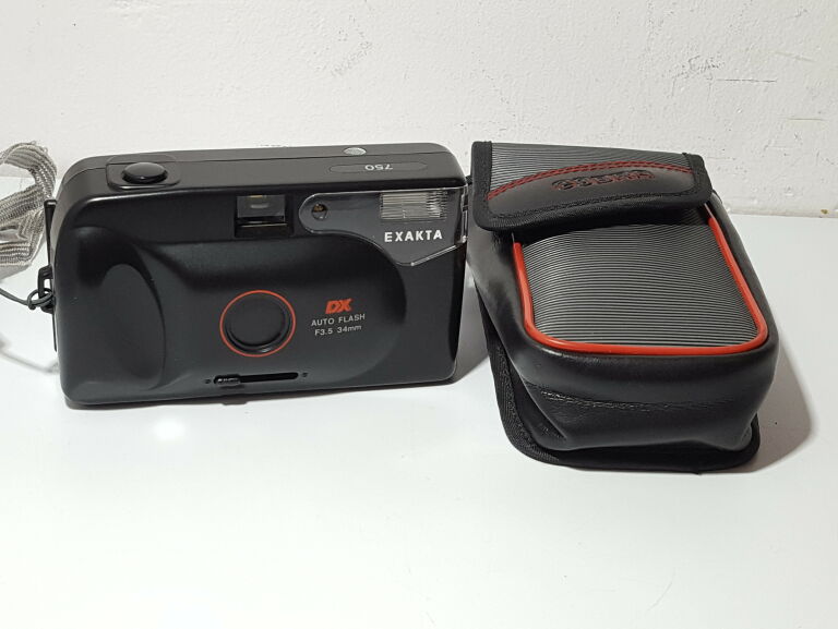 aparat-exakta-dx-auto-flash-etui-plwolnosci-3-5-sj-namyslow