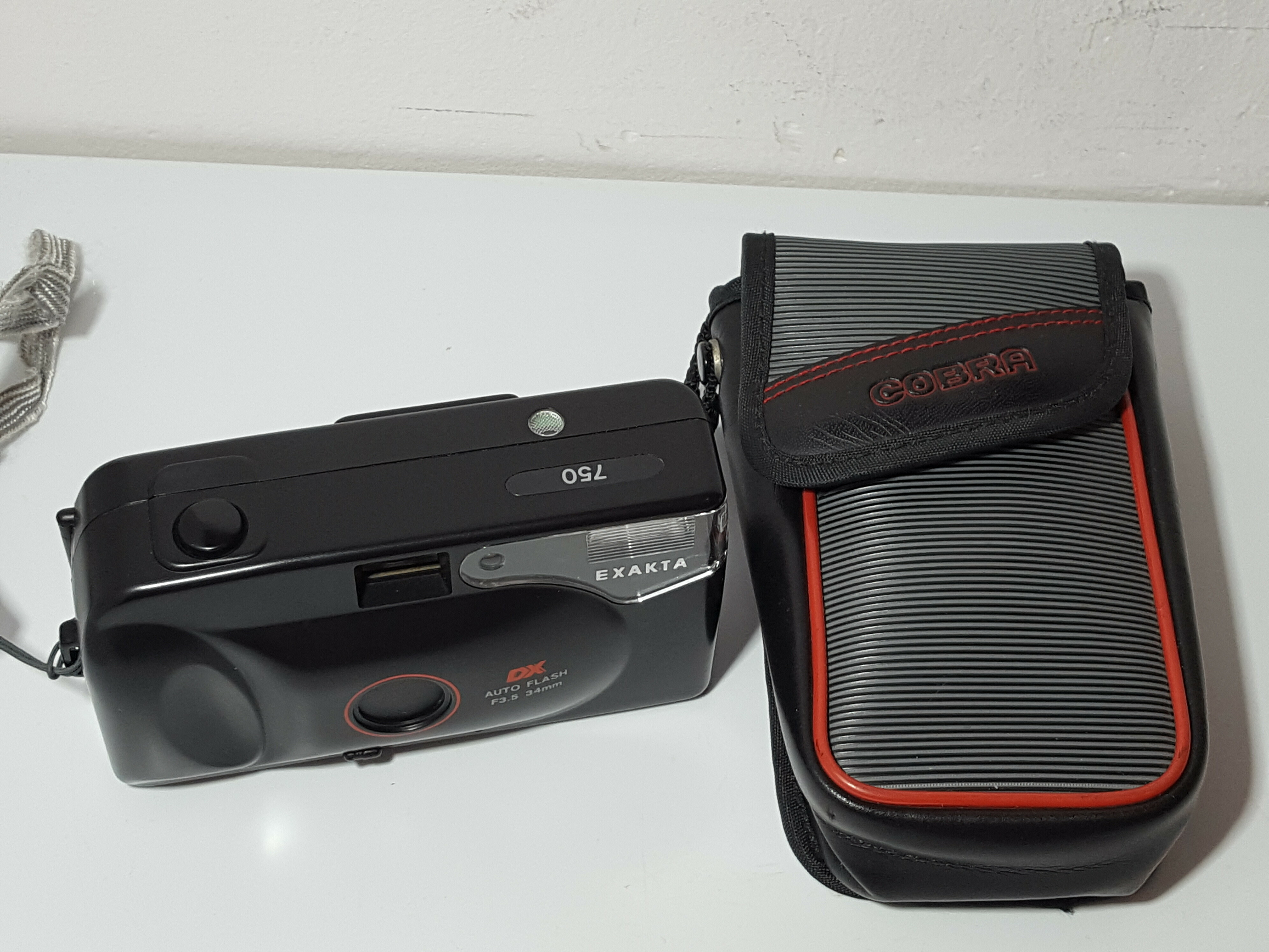 aparat-exakta-dx-auto-flash-etui-ean-gtin-4894651125580