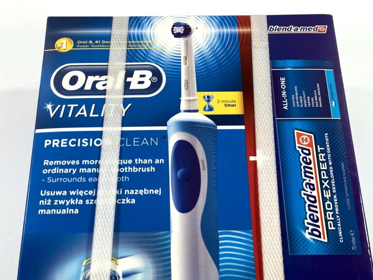 SZCZOTECZKA DO ZĘBÓW ORAL-B D12.513 VITALITY