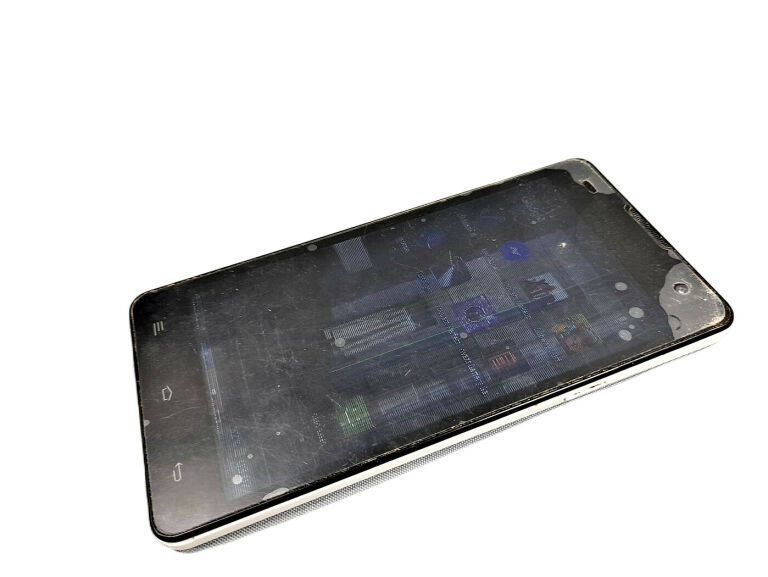 smartfon-myphone-cube-uszkodzony-wyswietlacz-kolor-bialy