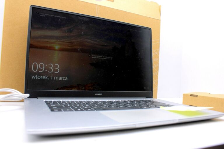 LAPTOP HUAWEI MATEBOOK 15D 8GB RAM 100 GB SSD