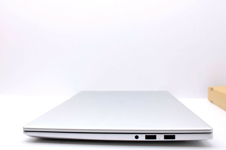 LAPTOP HUAWEI MATEBOOK 15D 8GB RAM 100 GB SSD
