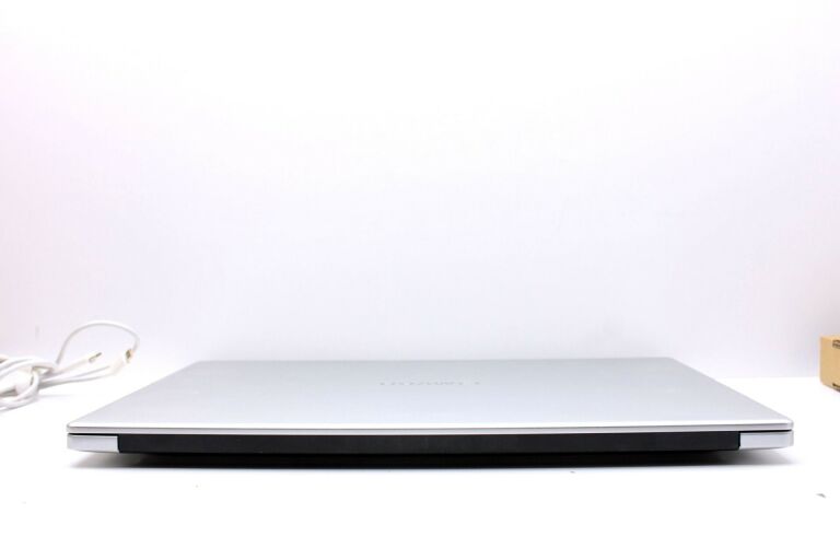 LAPTOP HUAWEI MATEBOOK 15D 8GB RAM 100 GB SSD