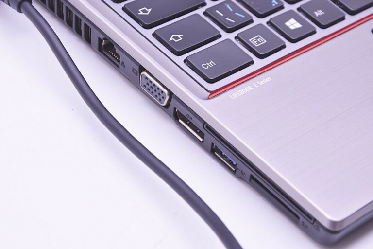 LAPTOP FUJITSU LIFEBOOK E734 WIN10 128 GB SSD I5