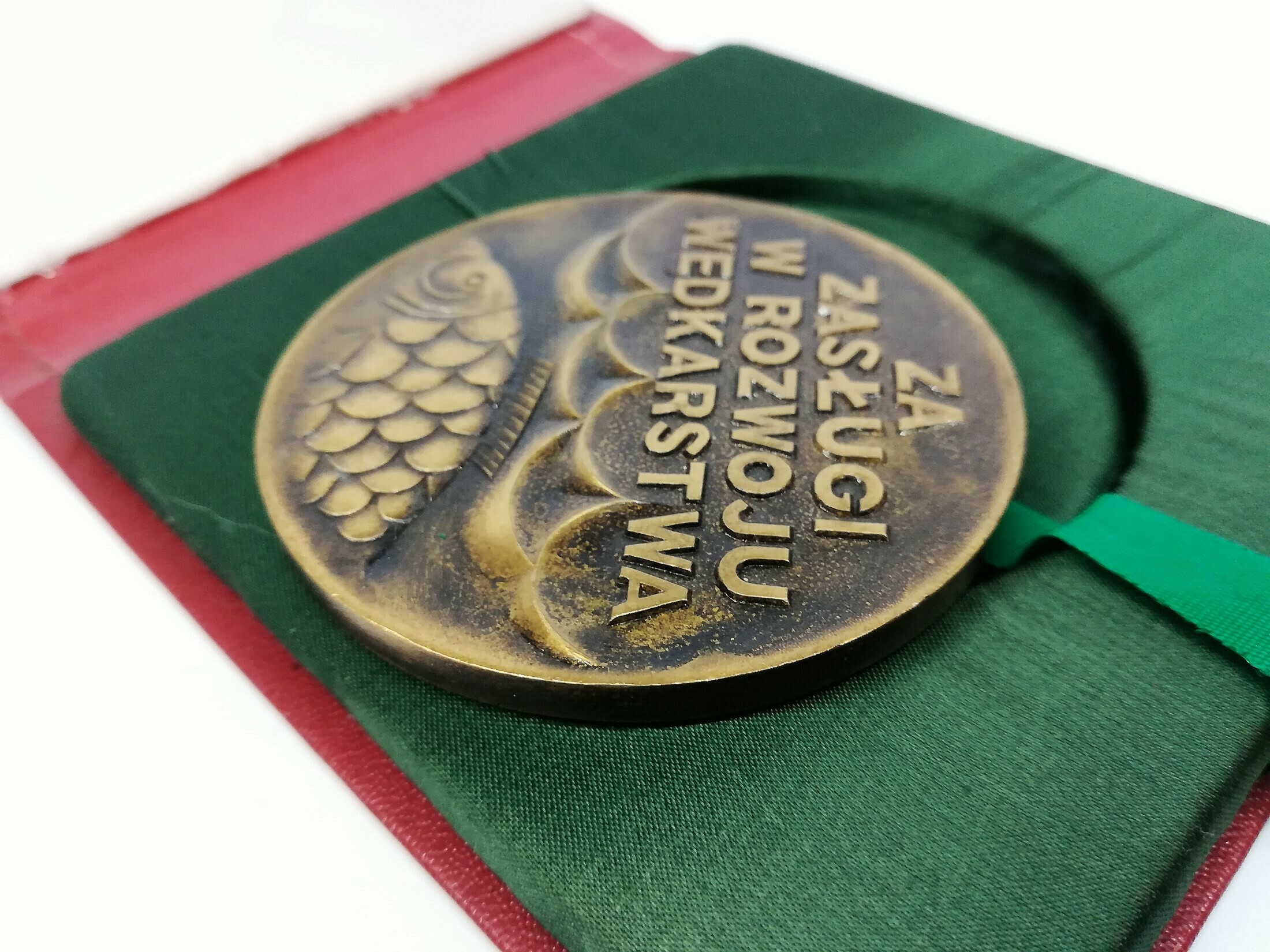medal-za-zaslugi-w-rozwoju-wedkarstwa-pudelko-oryginal-oryginal