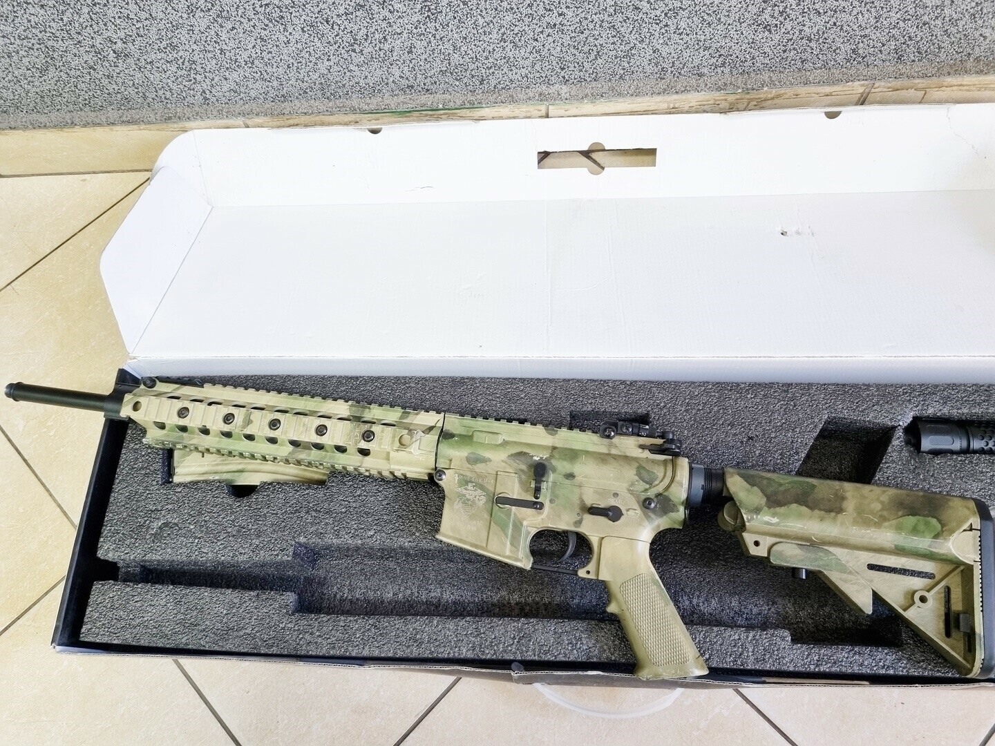 karabinek-asg-specna-arms-sa-b03kamizelka-zasilanie-elektryczne