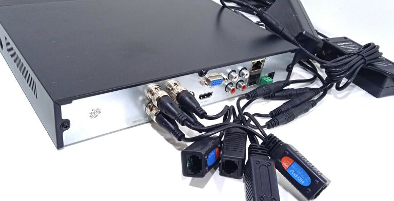 REJESTRATOR GISE 4 KAMERY HD ZESTAW MONITORING