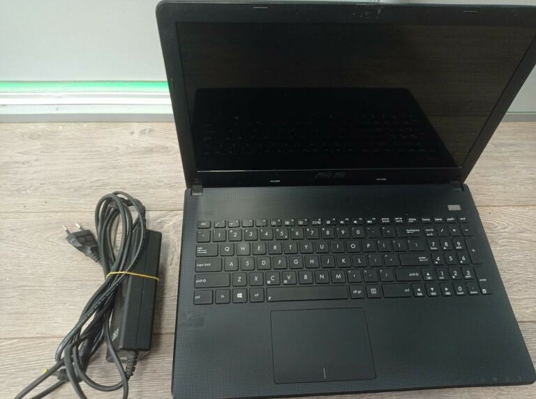 LAPTOP ASUS X501A -INTEL B980/4GB /1TB - OPIS