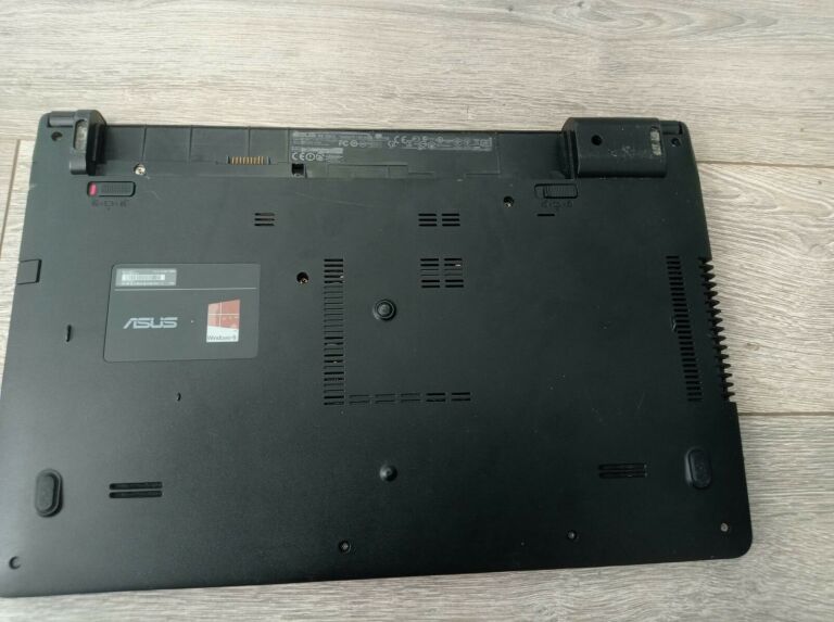LAPTOP ASUS X501A -INTEL B980/4GB /1TB - OPIS