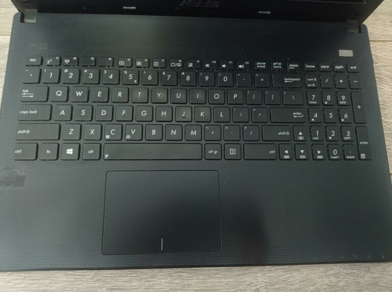 LAPTOP ASUS X501A -INTEL B980/4GB /1TB - OPIS