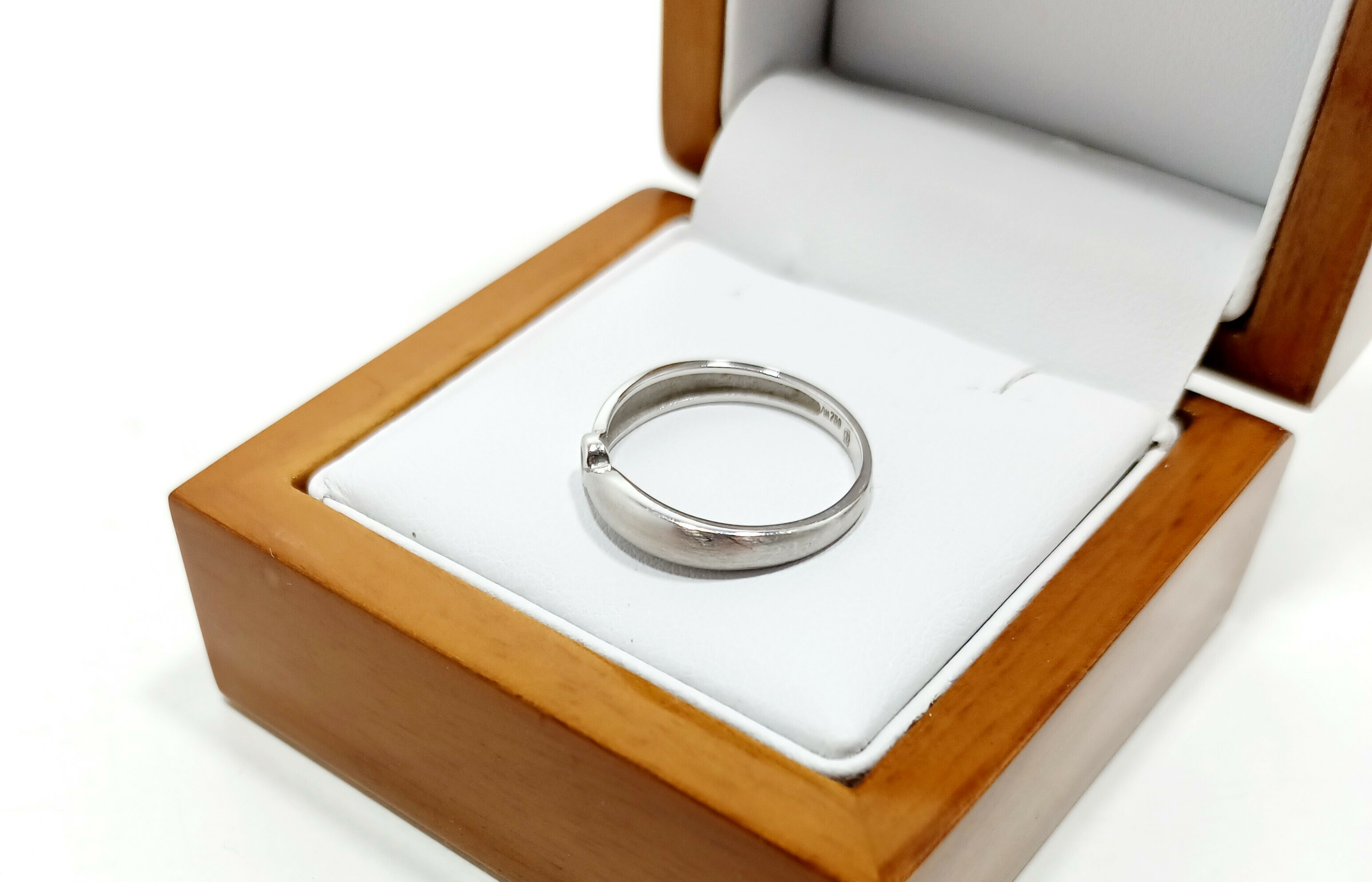 piekny-pierscionek-750-z-brylantem-215g-r12-kamien-17088-8