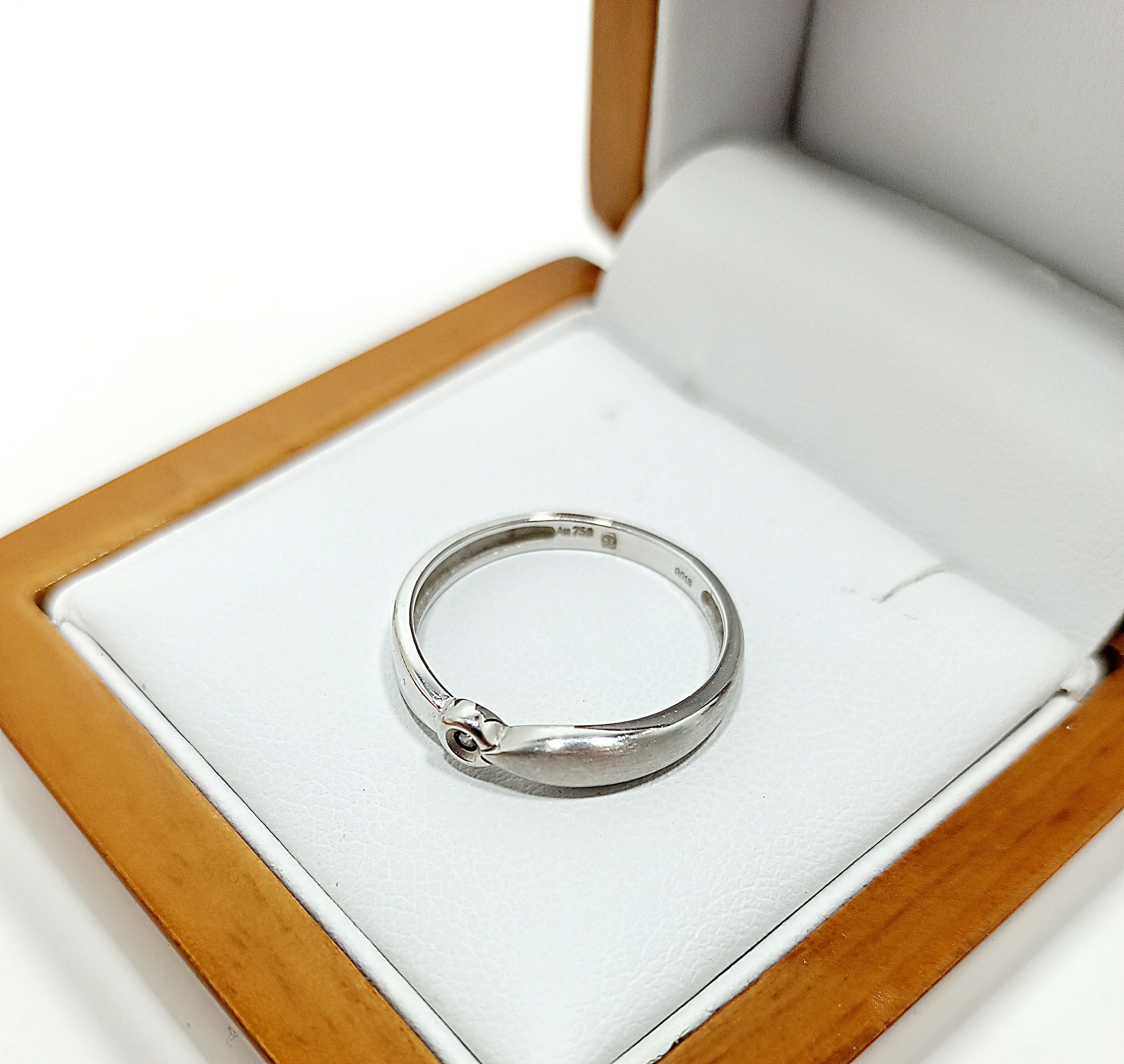 piekny-pierscionek-750-z-brylantem-215g-r12-rozmiarsrednica-wew-mm-372-10