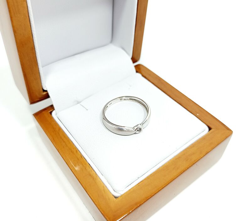 piekny-pierscionek-750-z-brylantem-215g-r12-rodzaj-2205-2