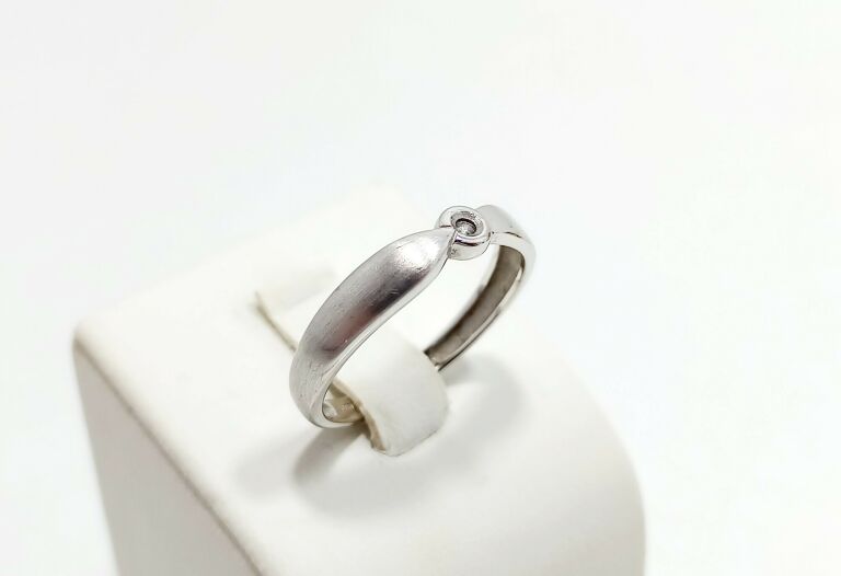 piekny-pierscionek-750-z-brylantem-215g-r12-trocka-11-warszawa