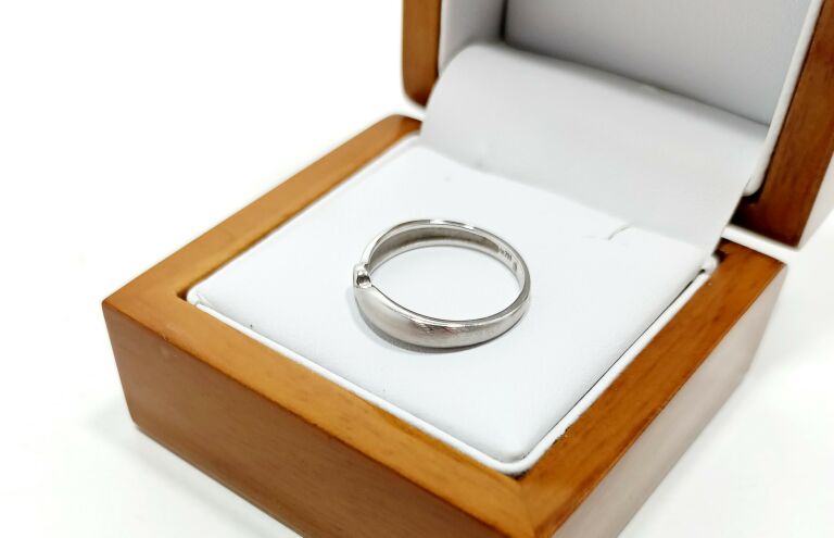 piekny-pierscionek-750-z-brylantem-215g-r12-kamien-17088-8