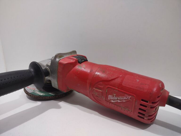SZLIFIERKA KĄTOWA AG9-125XE MILWAUKEE 125 MM 850W