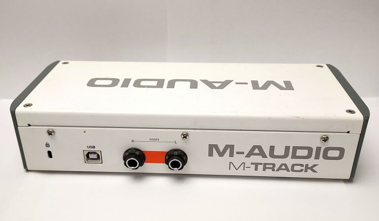 GŁOŚNIKI M-AUDIO BX5 CARBON. PLUS M-AUDIO M-TRACK