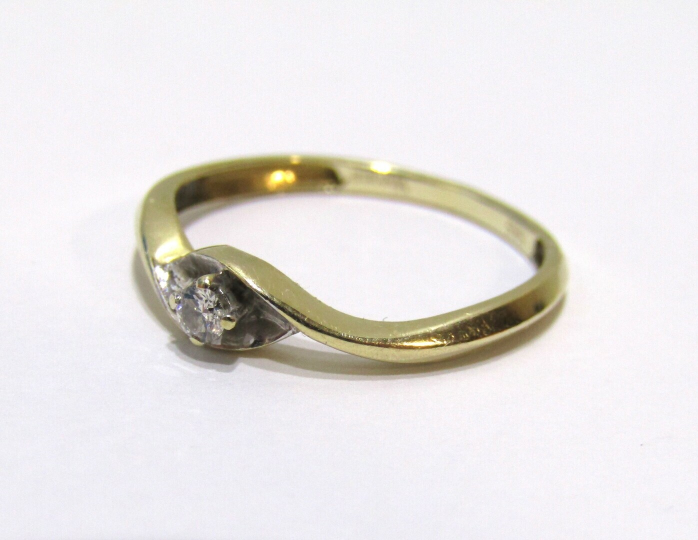 zjawiskowy-zloty-pierscionek-r-z-diamentem-r-10-stan-11323-2