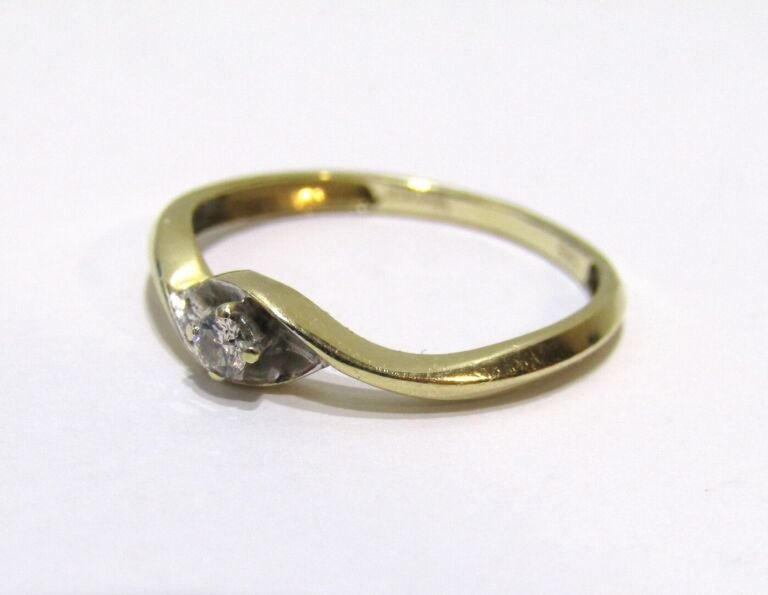 zjawiskowy-zloty-pierscionek-r-z-diamentem-r-10-stan-11323-2