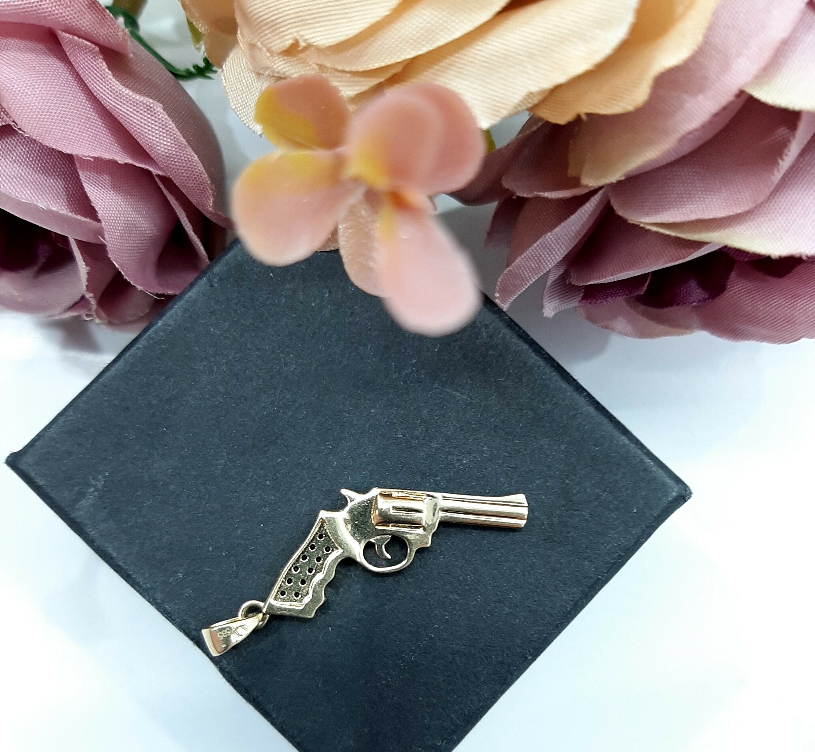 zlota-zawieszka-rewolwer-czarne-cyrkonie-pr585-185g-rodzaj-2205-2