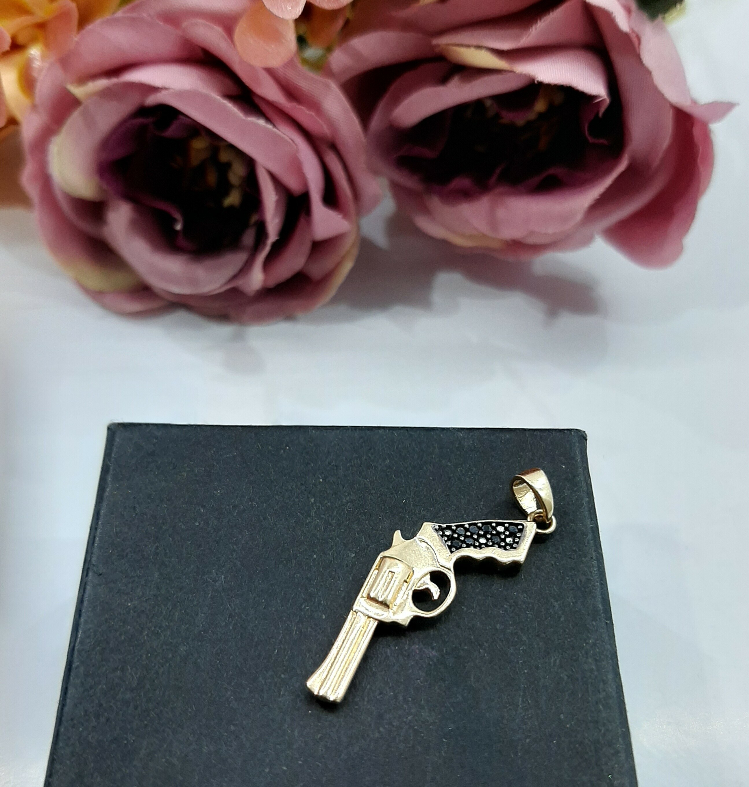 zlota-zawieszka-rewolwer-czarne-cyrkonie-pr585-185g-ean-gtin-5905868205466