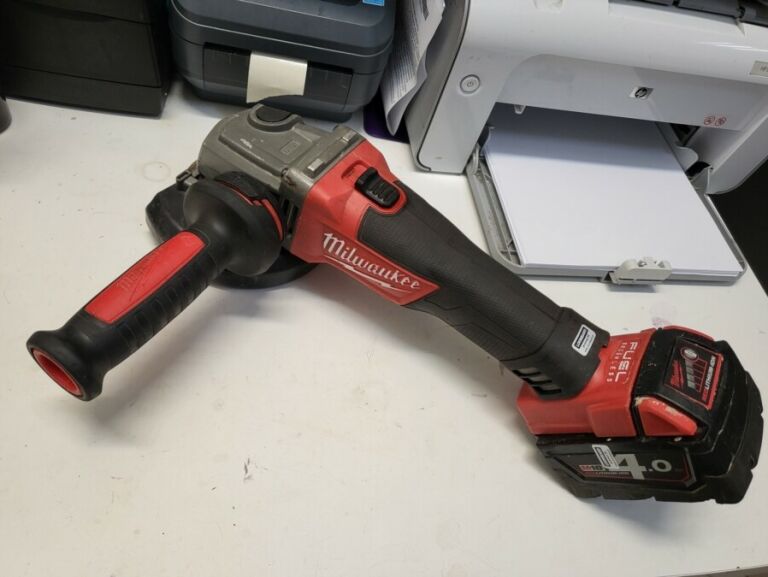 SZLIFIERKA KĄTOWA MILWAUKEE M18 CAG125X