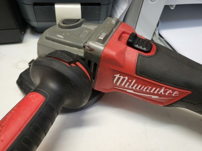 SZLIFIERKA KĄTOWA MILWAUKEE M18 CAG125X
