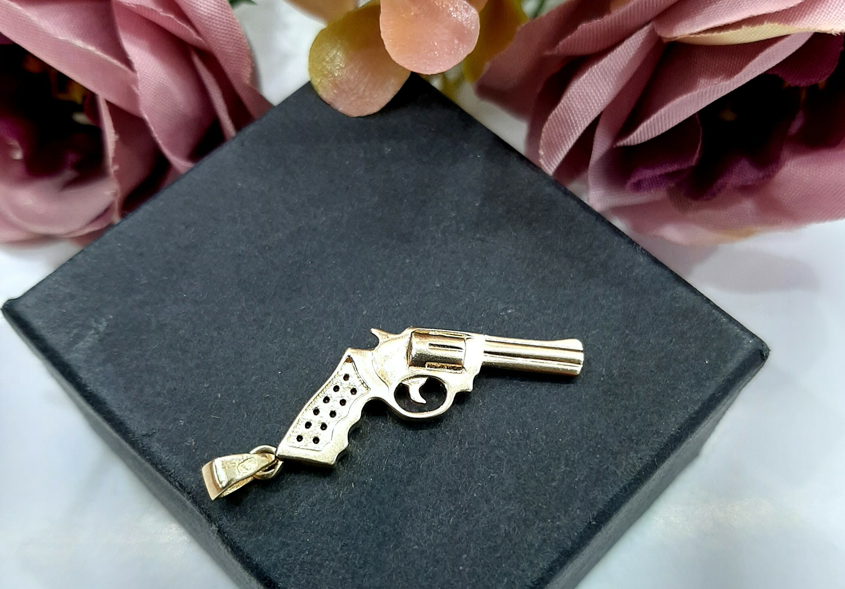 zlota-zawieszka-rewolwer-czarne-cyrkonie-pr585-185g-stan-11323-238058