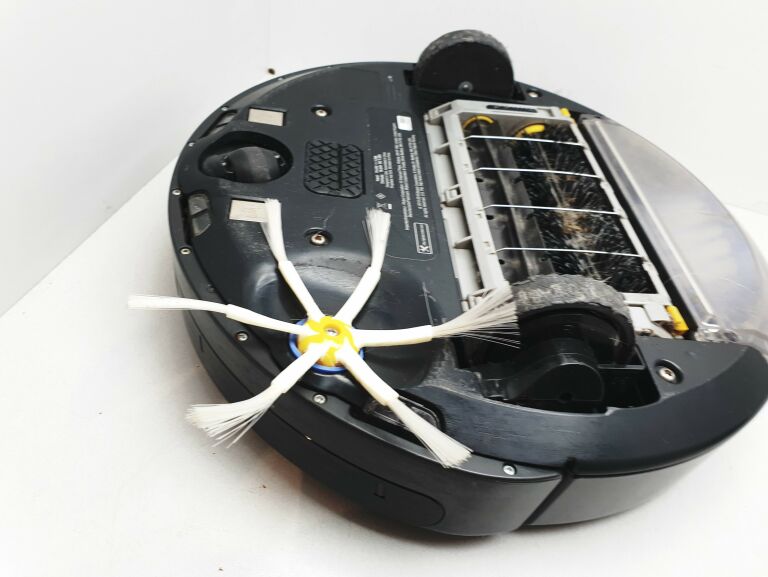 ROBOT SPRZĄTAJĄCY IROBOT ROOMBA 676