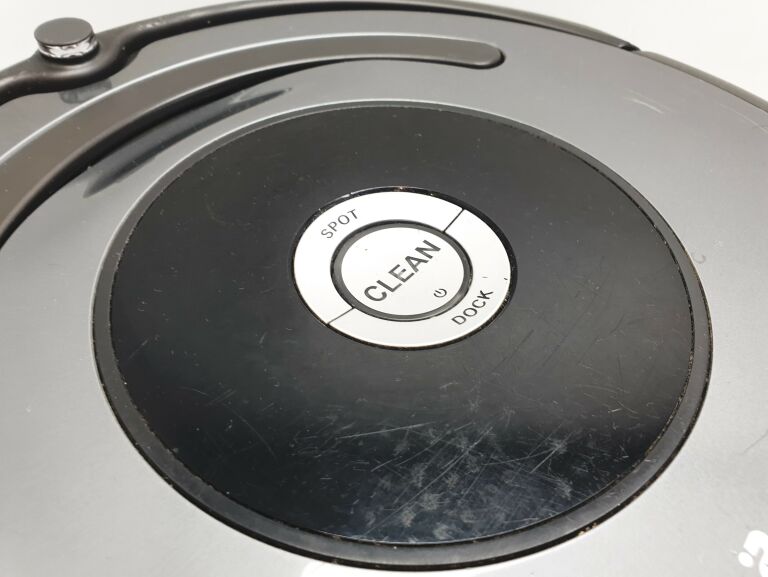 ROBOT SPRZĄTAJĄCY IROBOT ROOMBA 676