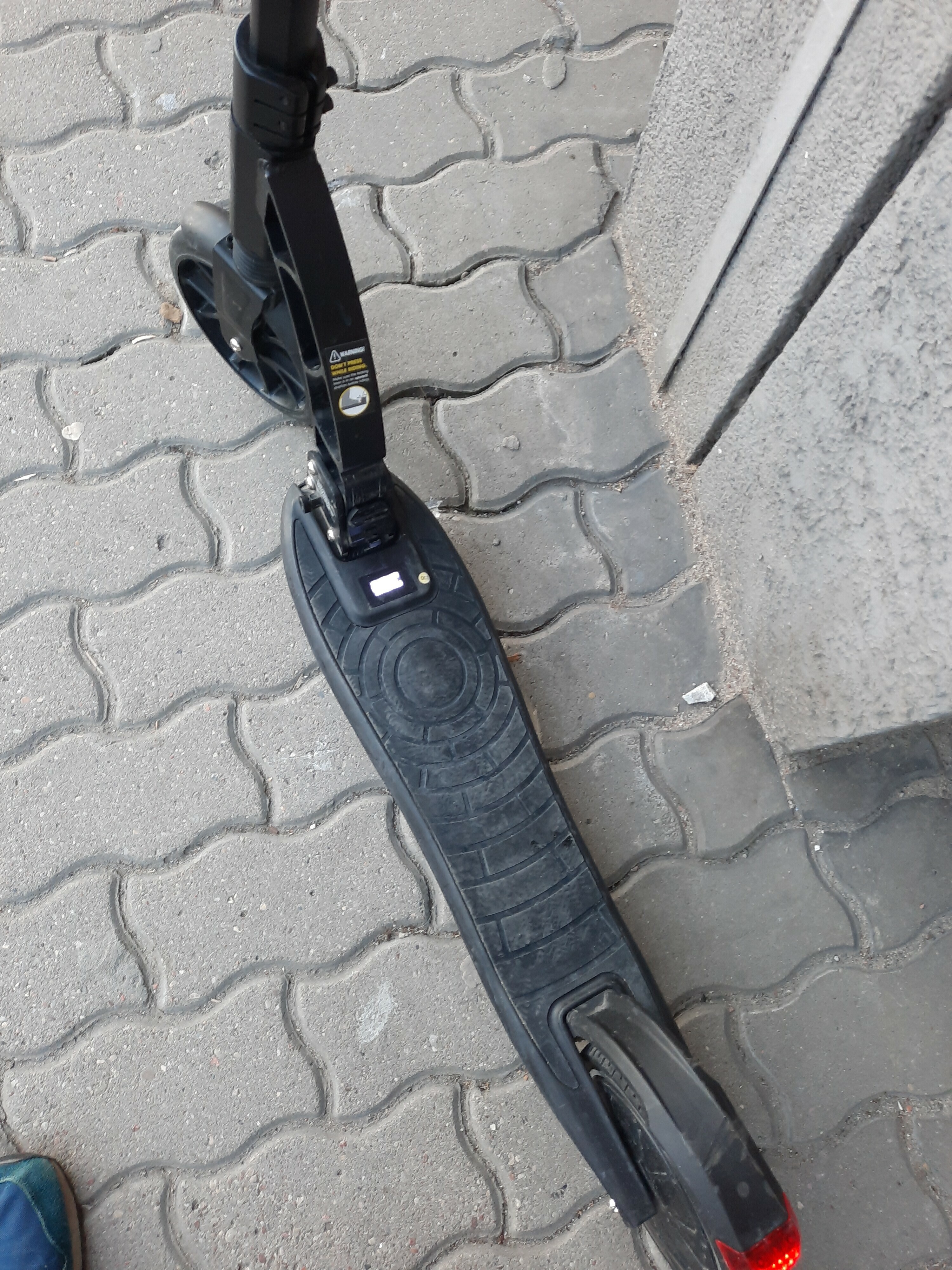 hulajnoga-elektryczna-spokey-mobius-comfort-kpl-stan-uzywany