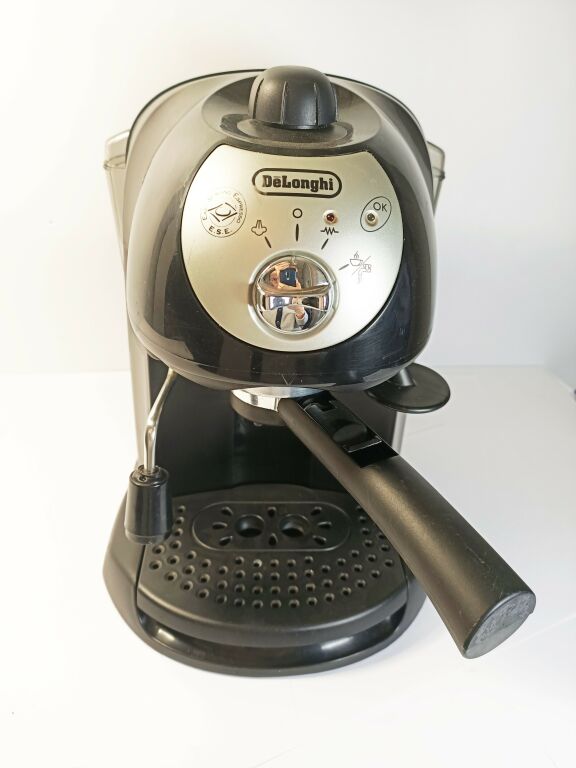 EKSPRES CIŚNIENIOWY DELONGHI MP EC200CD.B