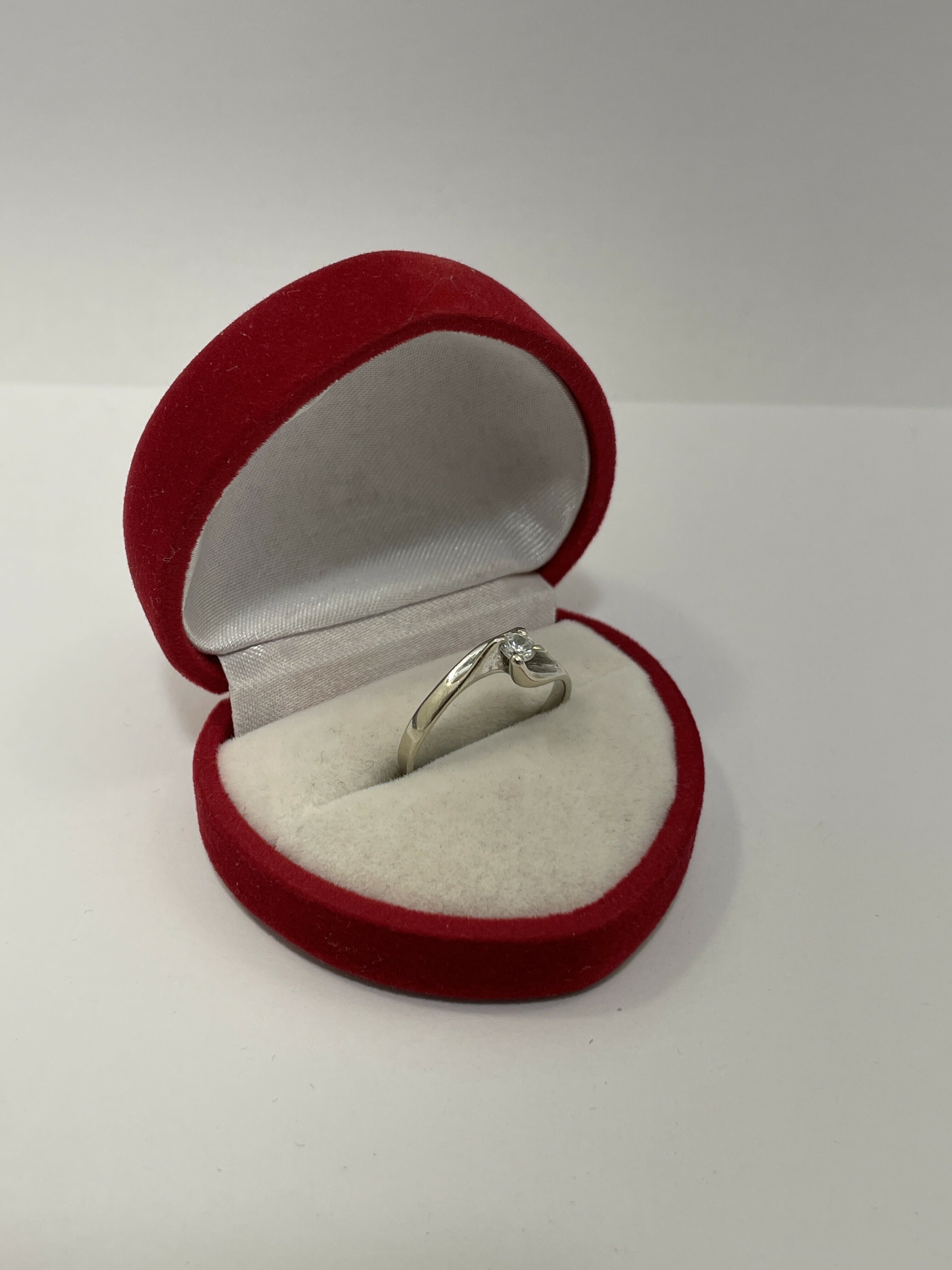 piekny-zloty-pierscionek-585-biale-zloto-r14-marka-inna-marka