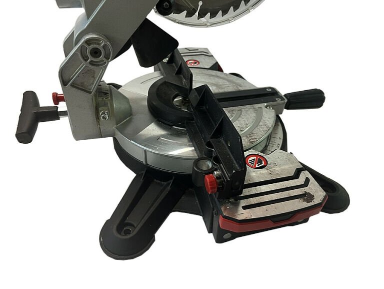 PIŁA UKOŚNA METABO KS 216 M LASERCUT 1100W