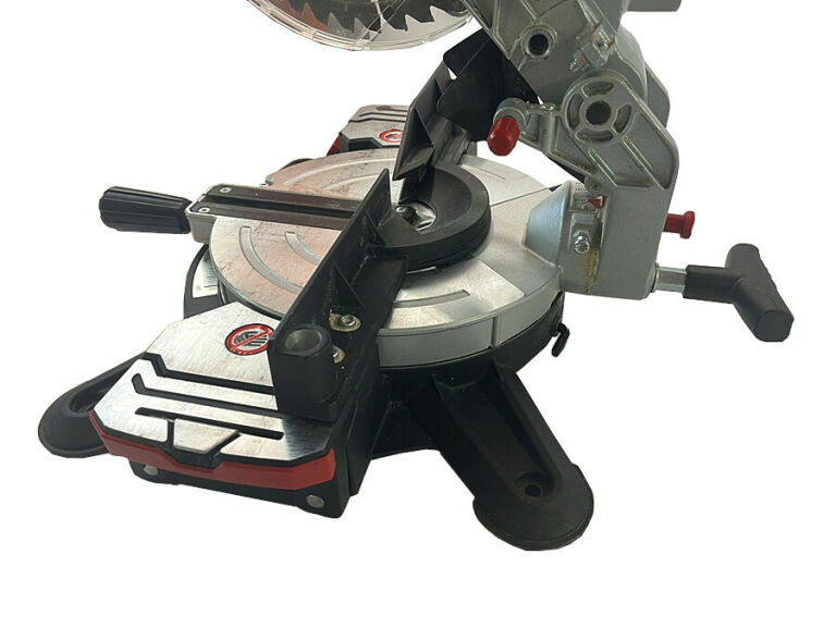 PIŁA UKOŚNA METABO KS 216 M LASERCUT 1100W