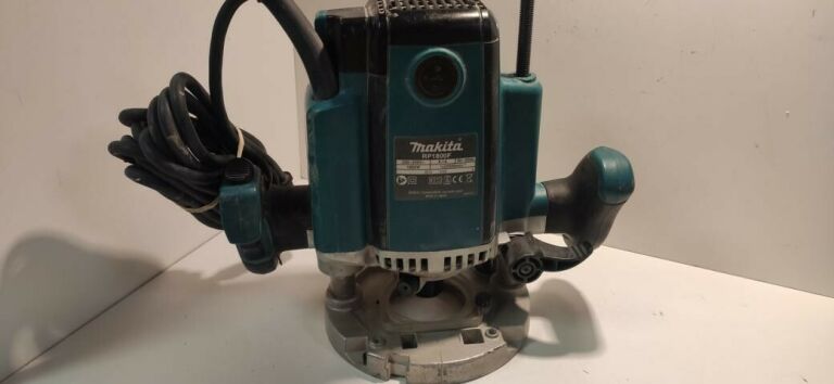 FREZARKA MAKITA RP1800F