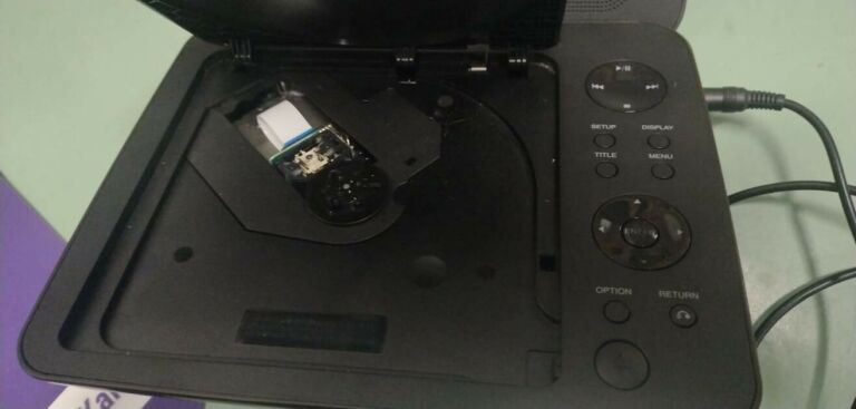 PRZENOŚNY ODTWARZACZ DVD LG DP650