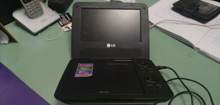 PRZENOŚNY ODTWARZACZ DVD LG DP650