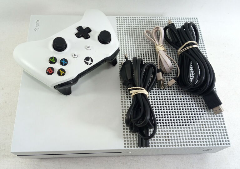 KONSOLA XBOX ONE S + PAD + KABLE