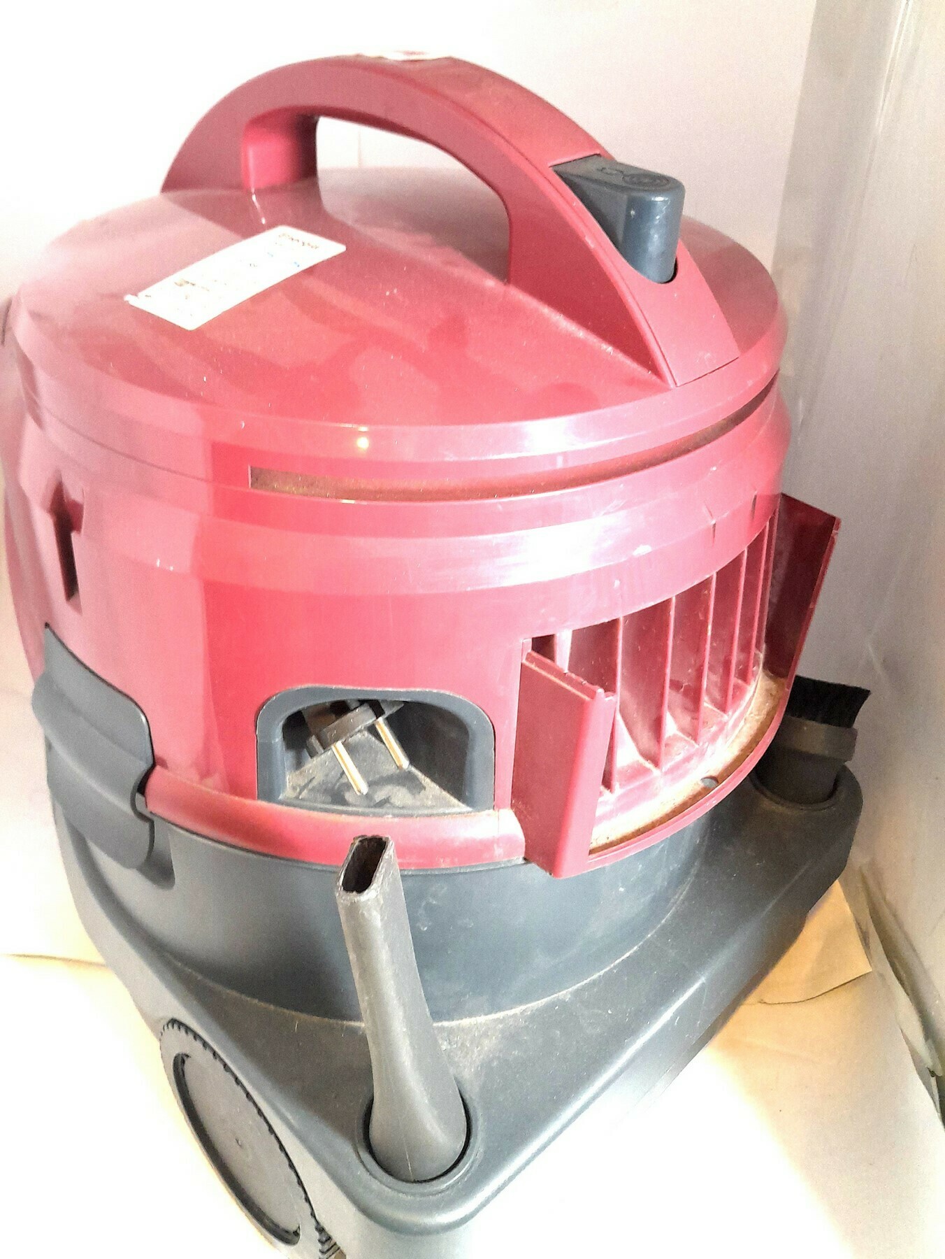 odkurzacz-pioracy-philips-triathlon-1400-fc-6841-marka-philips