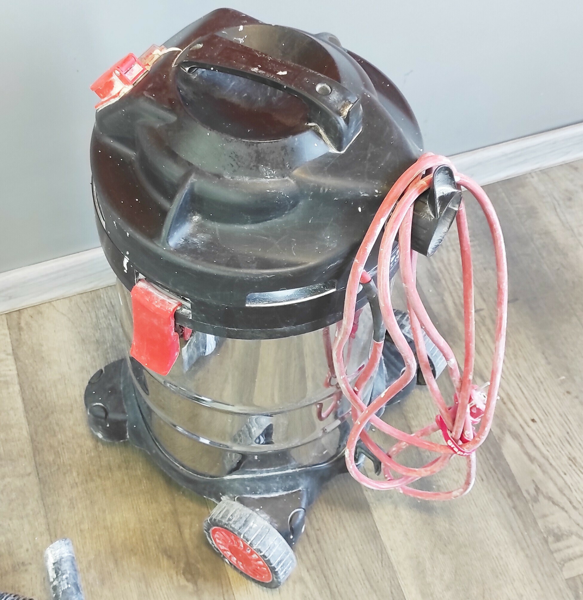 odkuracz-przemyslowy-graphite-59g607-stan-uzywany