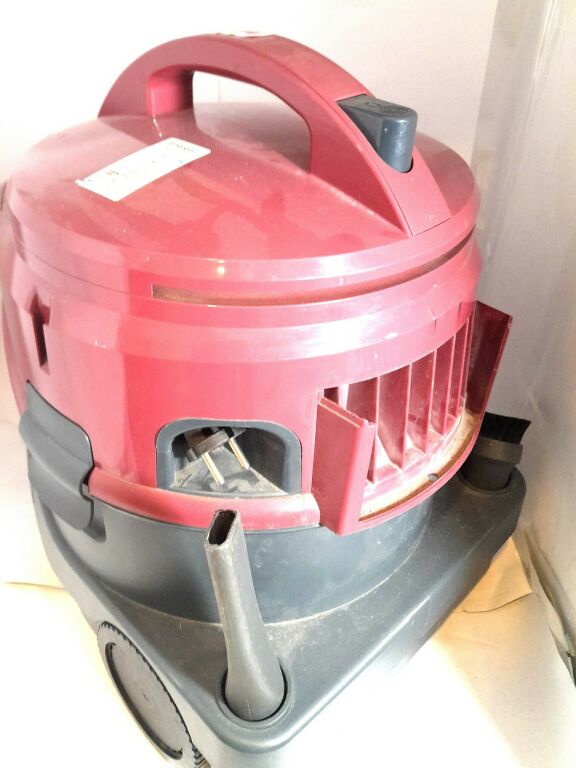 odkurzacz-pioracy-philips-triathlon-1400-fc-6841-marka-philips