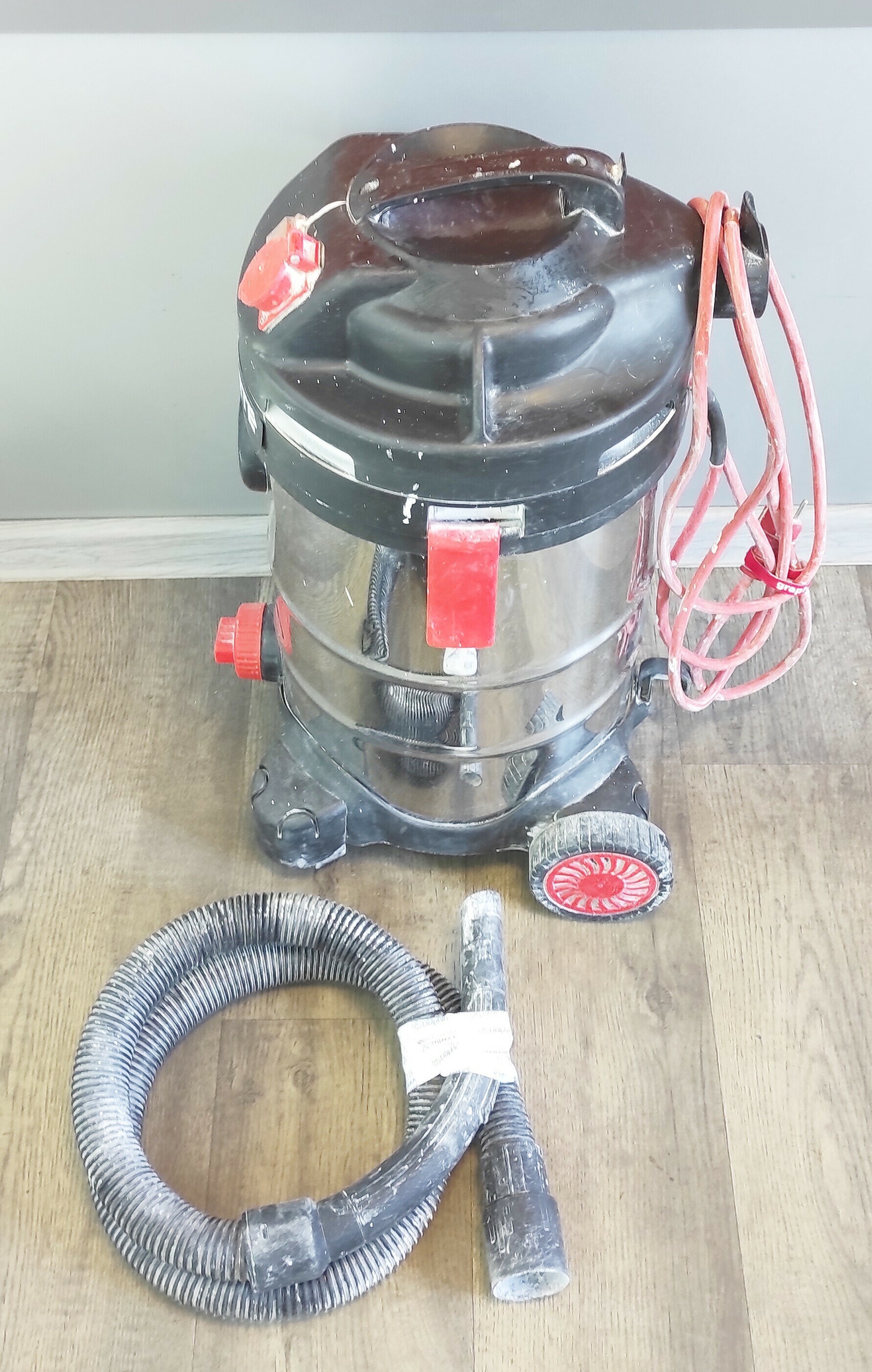 odkuracz-przemyslowy-graphite-59g607-marka-graphite