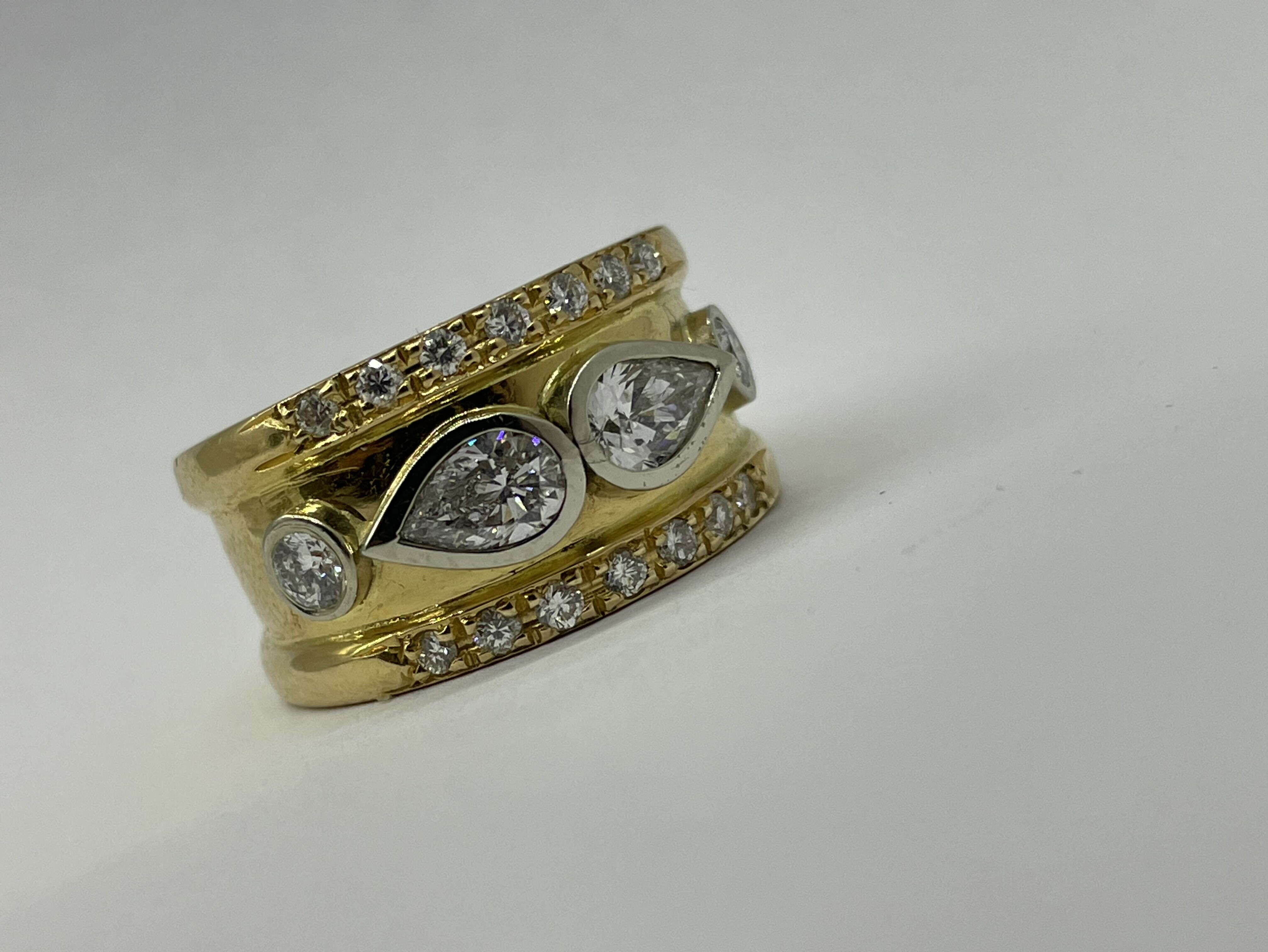 18-karatowy-pierscionek-diamenty-1790-material-zloto